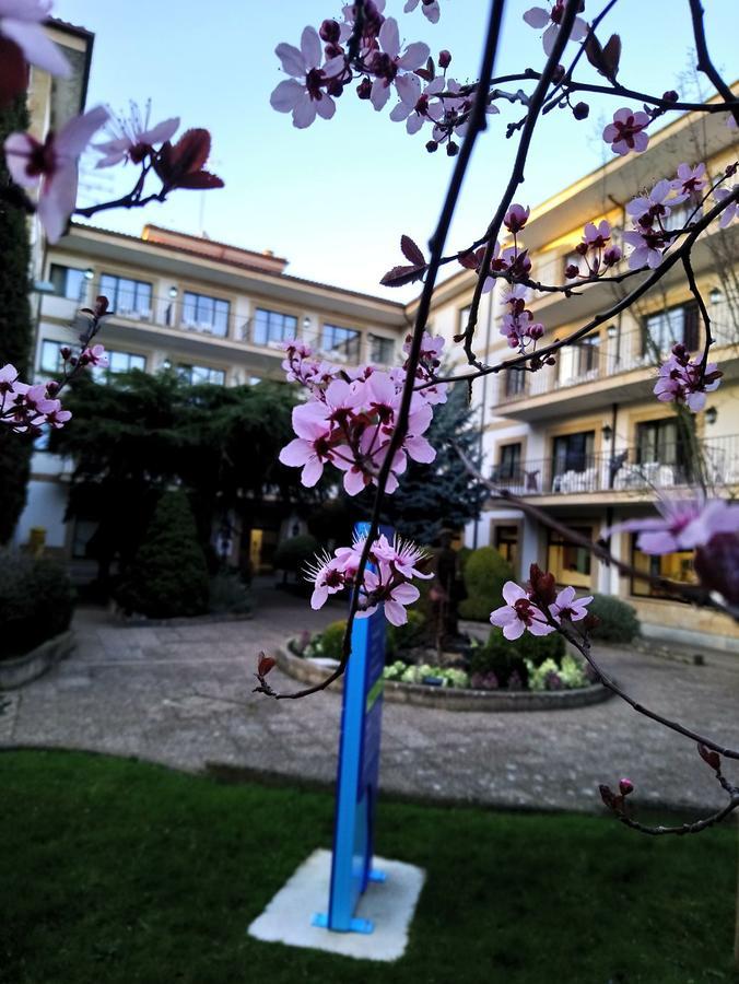 Balneario De Ledesma Hotel Vega de Tirados Bagian luar foto